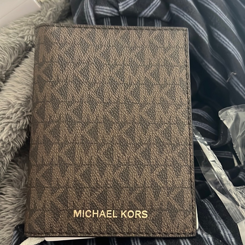 Michael Kors mini Jet Set card and passport wallet